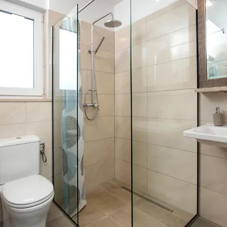 Gorgeous In With Kitchen Holiday home *